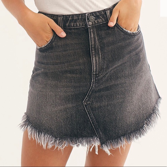 🔥Free people black denim mini skirt raw fringe hem - Picture 2 of 10
